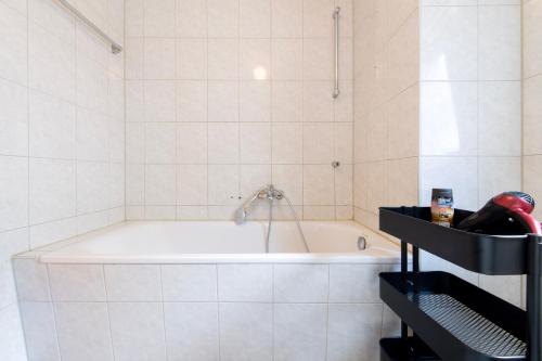 浴室, Stay & Work - 6 single beds - central in 萊茵河畔埃默里希