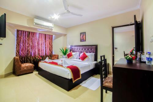 Chirag Inn Set in a prime location of Thiruvananthapuram, Chirag Inn puts everything the city has to offer just outside your doorstep. Offering a variety of facilities and services, the property provides all you