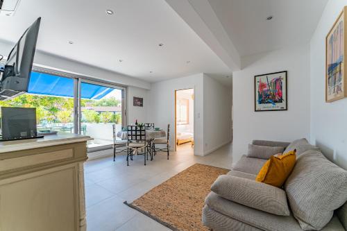 Two-Bedroom Apartment image 8