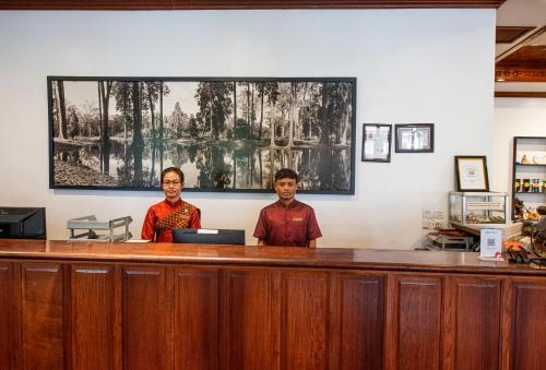 Front desk [24-hour]