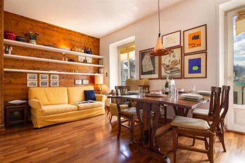 Apartment with Mountain View