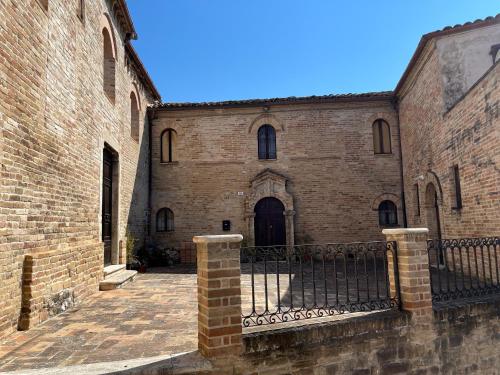 Casa Rosy nel borgo di Patrignone in Montalto delle Marche