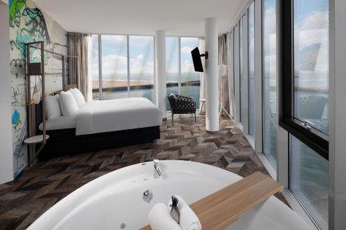 room detail thumbnail 1