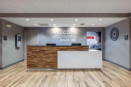 Newly Renovated-Hampton Inn & Suites Casper