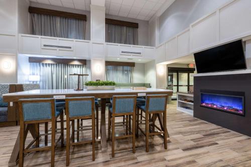 Newly Renovated-Hampton Inn & Suites Casper