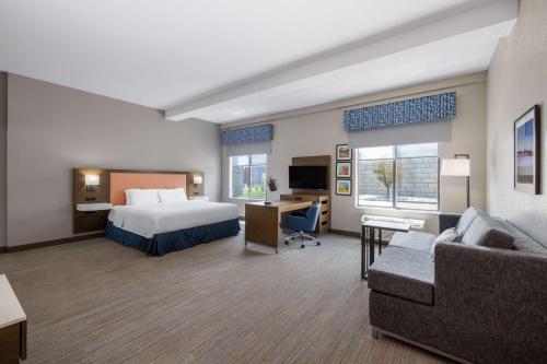 Newly Renovated-Hampton Inn & Suites Casper