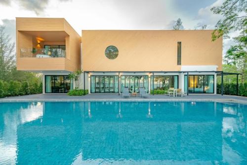4 bedrooms, 6 beds