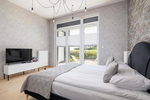 . Kraków Studio with Parking & Terrace near Zalew Bagry by Renters Prestige