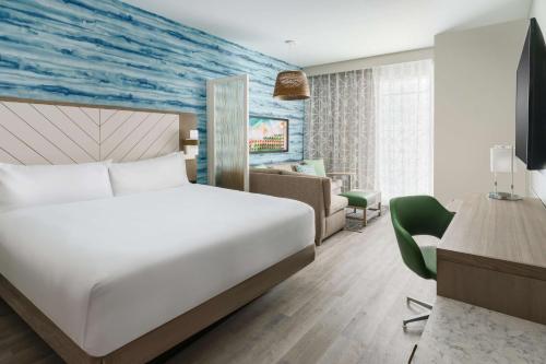 487592654 Hyatt Place Panama City Beach - Beachfront