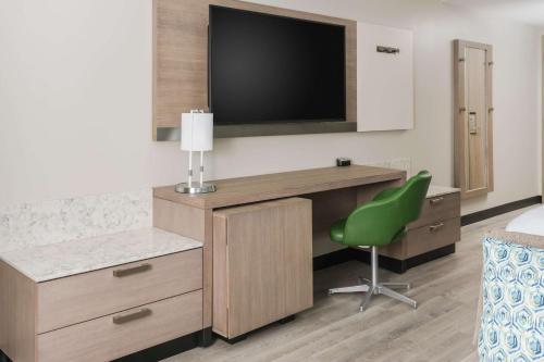 487592672 Hyatt Place Panama City Beach - Beachfront