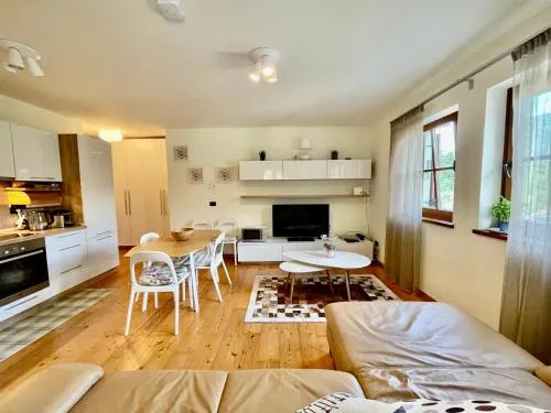 2 Bedroom Ski in Ski Out in Bach, Österreich