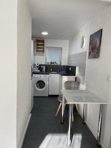 廚房, 金角假日公寓 (Ferienwohnung-Goldener Winkel) in 霍爾茨明登