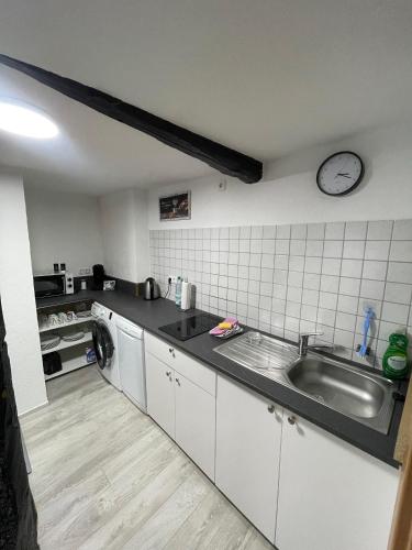 廚房, 金角假日公寓 (Ferienwohnung-Goldener Winkel) in 霍爾茨明登