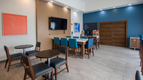 Holiday Inn Express Oakdale an IHG Hotel - image 10