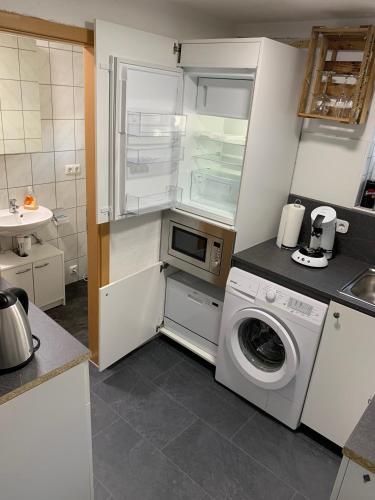 廚房, 金角假日公寓 (Ferienwohnung-Goldener Winkel) in 霍爾茨明登