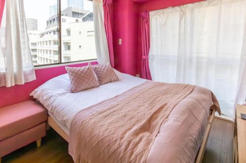 1 double bed, 1 futon bed
