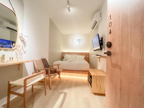 Sleep Box Penang Room Type - Superior Double Room with Shared Bathroom
