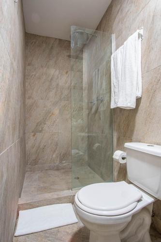 Apartment with Shower image 4