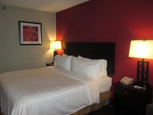 Holiday Inn Express Cloverdale - Greencastle, an IHG Hotel