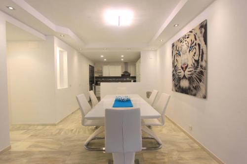Apartment image 8