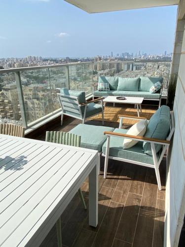 Deluxe & Terrace with City Overview by FeelHome in 南特拉維夫