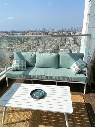 Deluxe & Terrace with City Overview by FeelHome in 南特拉維夫