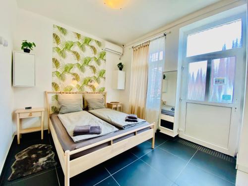 Green Skyline - Central studio with stunning view, Budapest