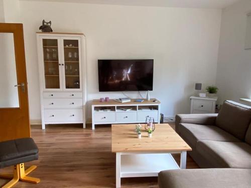 FEDDERSEN LIVING Große Ferienwohnung - Garten - Terrasse - Smart TV - Netflix