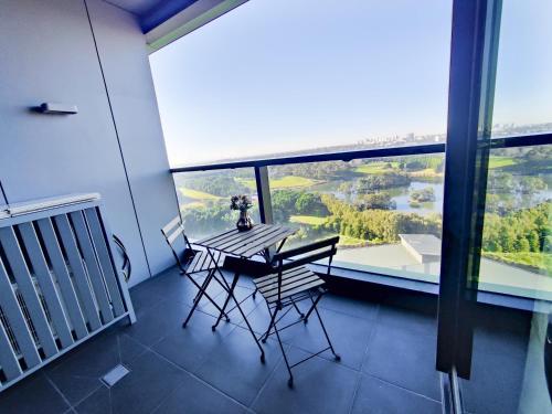 Balkon/terasa, Cozy Apt w Park View by Stadiums in Olimpijski park Sydney 