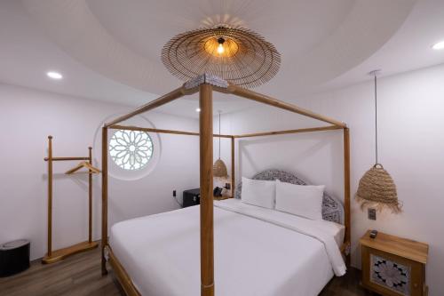 Standard Double Room image 10
