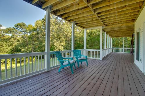 Spacious Home Near Norfork Lake with Wraparound Deck