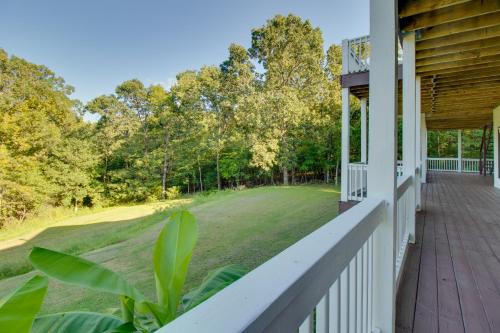 Spacious Home Near Norfork Lake with Wraparound Deck