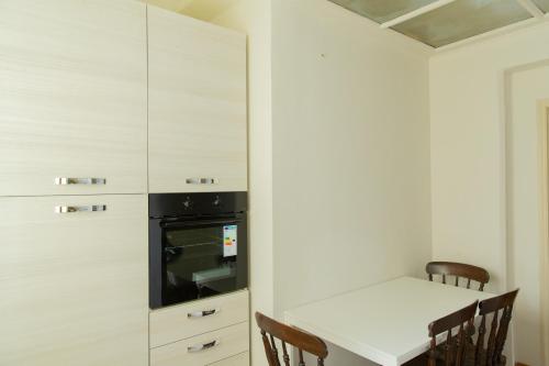 Strategic 2BR Apartment 4