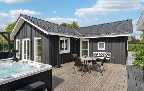  Stunning Home In Hadsund With Wifi in Hadsund