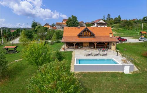 Viesnīcas āriene, Three-Bedroom Holiday Home In Gornji Trpuci in Starjak