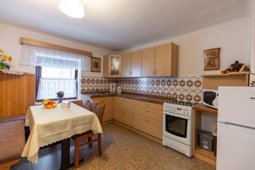 廚房, Apartments Kocjanc in 斯雷德尼亞華斯-博希尼尤