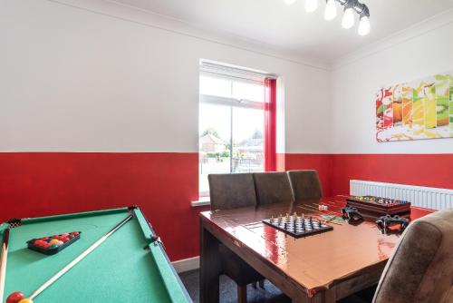 Aseda 4 BedRoom Private Parking, Game Zone -Pool table, Garden Home