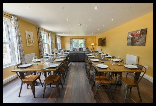 Stubbs House, Loddon, sleeps 20, 2 hot tubs in Loddona