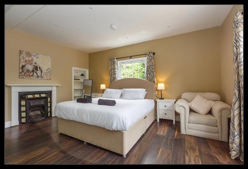 Stubbs House, Loddon, sleeps 20, 2 hot tubs in Loddona