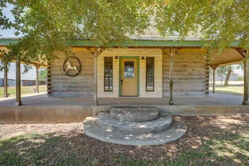 Elgin Retreat at Charming Country Cabin! in Elgin, USA