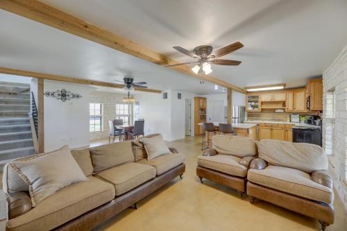 Elgin Retreat at Charming Country Cabin! in Elgin, USA