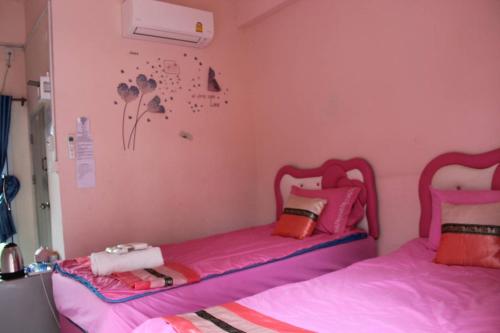2 twin beds