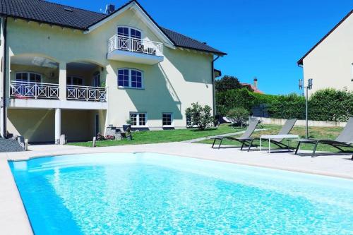 Komplette Luxuriöse Villa mit fantastischer Aussicht 1000 qm Garten 10 min nach Saarbrücken