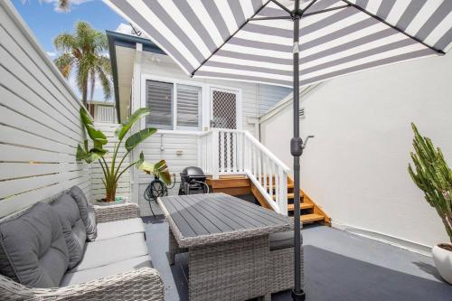 Blissful Merewether Beach Cottage - A Coastal Gem