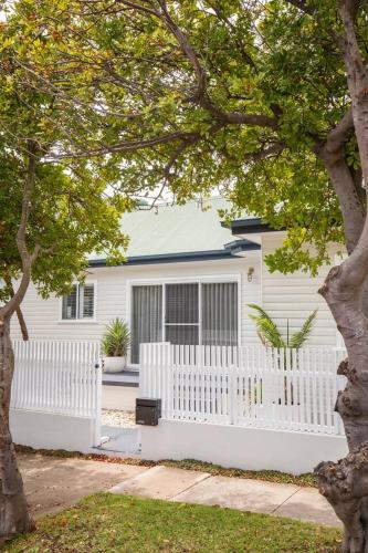 Blissful Merewether Beach Cottage - A Coastal Gem