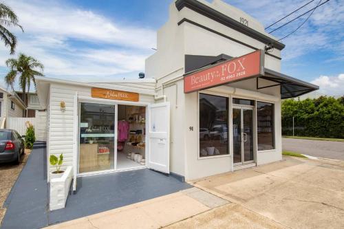 Blissful Merewether Beach Cottage - A Coastal Gem