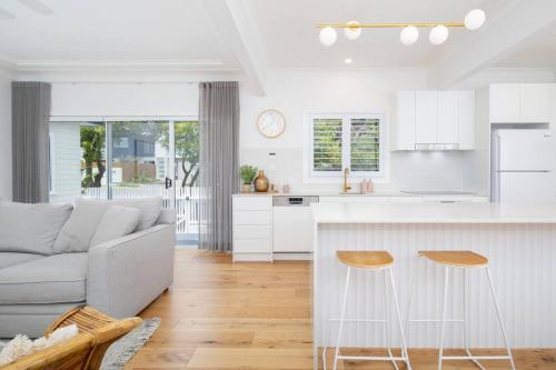 Blissful Merewether Beach Cottage - A Coastal Gem