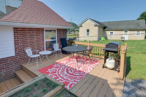 Cozy North Tazewell Home Rental on Clinch River!