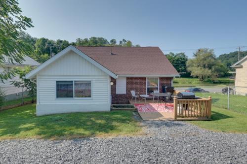 Cozy North Tazewell Home Rental on Clinch River!