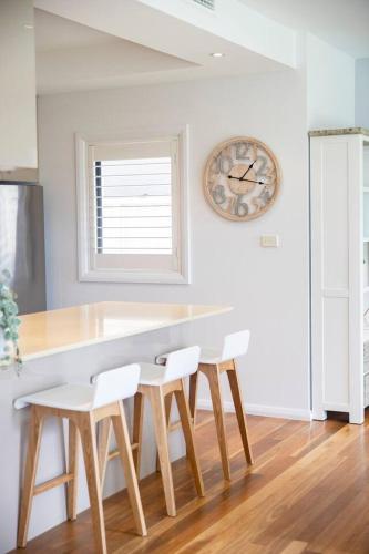 Clifftop on Cowlishaw - A Redhead Beach Retreat